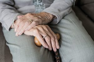 Ayuda a domicilio para ancianos en tiempos de COVID-19